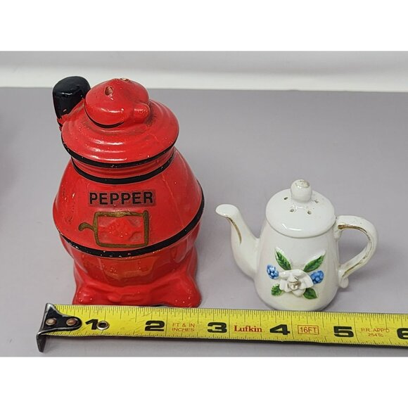 Vintage Red Barrel & White Floral‎ Teapot Salt & Pepper Shakers Set Japan - Picture 12 of 13